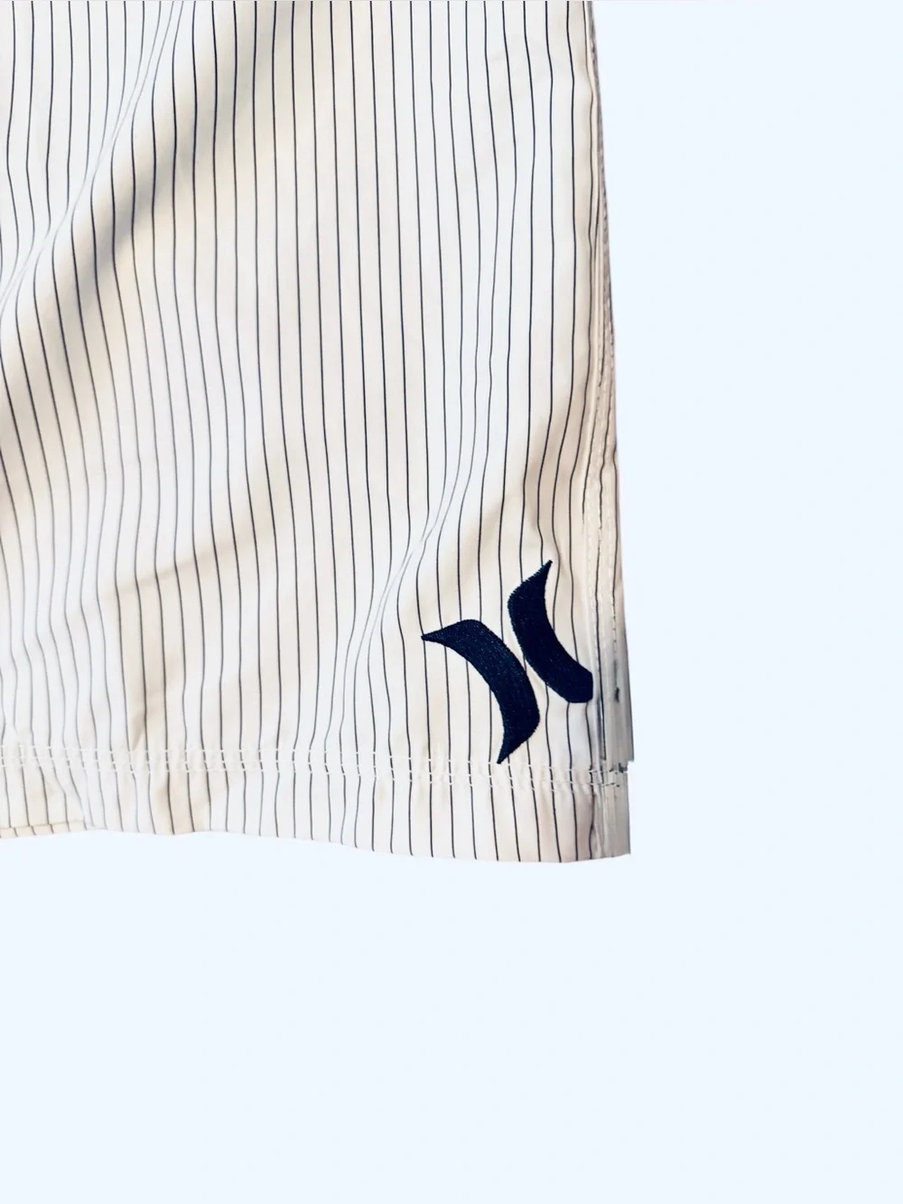Hurley Men’s White Swim Board Shorts with Navy Pinstripes Size 33